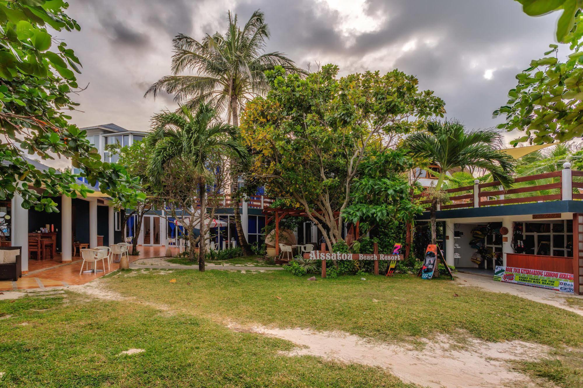 Aissatou Beach Resort Balabag  Zewnętrze zdjęcie