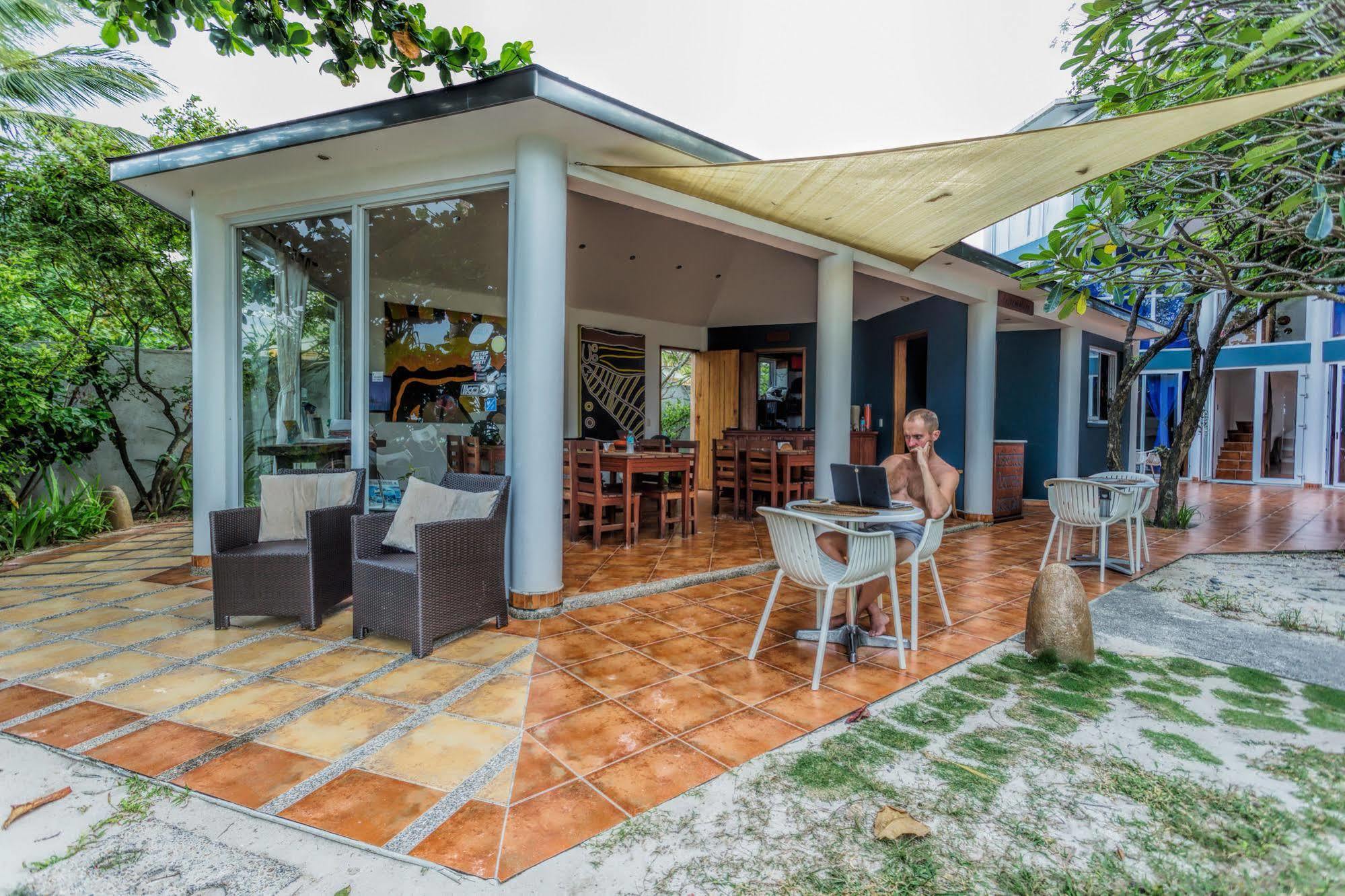 Aissatou Beach Resort Balabag  Zewnętrze zdjęcie